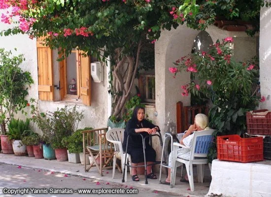 ηλικιωμενες γυναικες απο το μυρτο